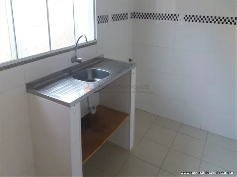 Foto 1 de 14 - Casa para aluguel em Vila Santa Cecília