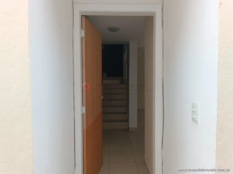 Foto 1 de 35 - Casa para aluguel em Morada da Colina