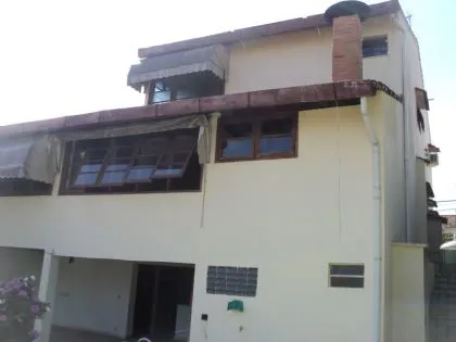 Casa para aluguel em Vila Adelaide