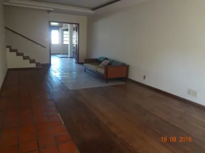Casa para aluguel em Vila Adelaide