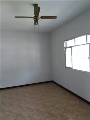 Casa para aluguel em Vila Adelaide