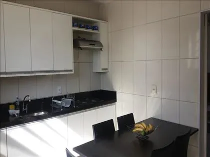 Casa comercial para aluguel em Montese