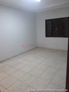 Casa para venda e aluguel em Centro