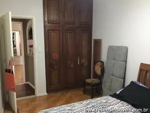 Casa para venda e aluguel em Centro