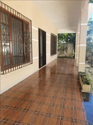 Casa para venda e aluguel em Santa Isabel